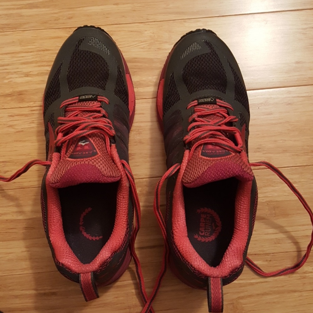 Brooks Cascadia 11 GTX size 9
